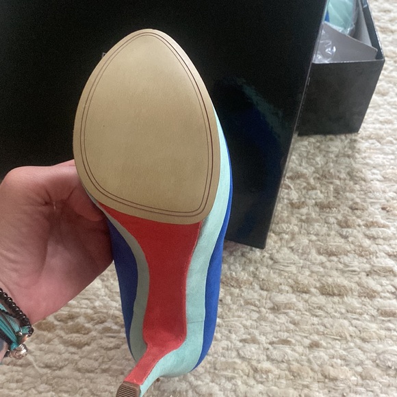 Heels - Picture 2 of 2